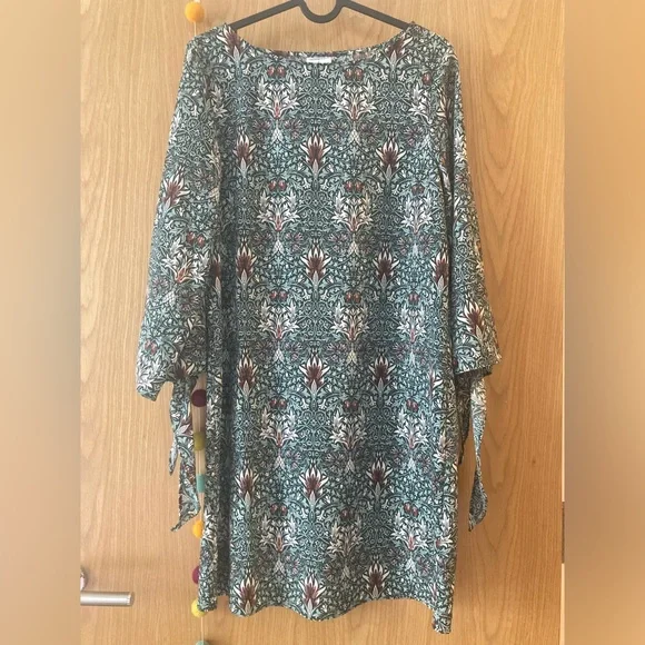 H&M - Morris & Co sleeve tie mini dress in green snake head pattern - Picture 2 of 5